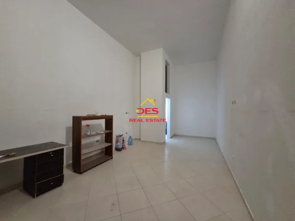 Vlore, jepet me qera ambjent biznesi Kati 0, 30 m² 350 € (Rruga Çajupi)