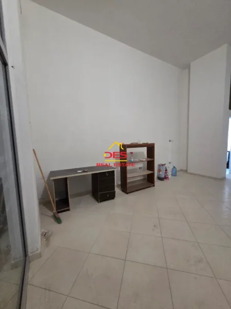 Vlore, jepet me qera ambjent biznesi Kati 0, 30 m² 350 € (Rruga Çajupi)