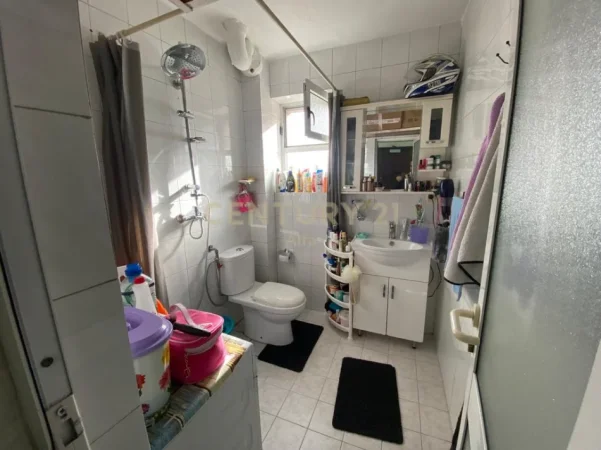 Tirane, shitet apartament 1+1+Ballkon Kati 3, 50 m² 144.000 € (selvia siri kodra)