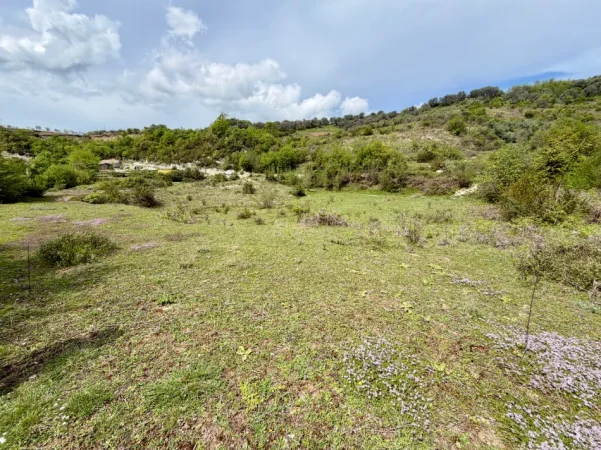 Tirane, shitet toke , 4.500 m² 120.000 € (Kus afer Liqenit te Kusit ne Kashar)