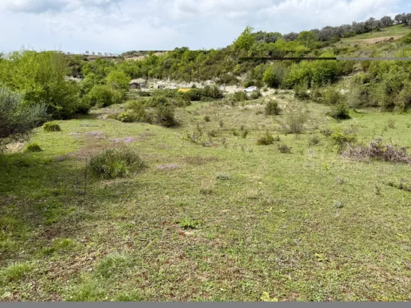 Tirane, shitet toke , 4.500 m² 120.000 € (Kus afer Liqenit te Kusit ne Kashar)