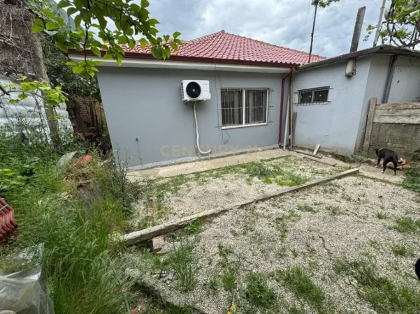 Tirane, jepet me qera shtepi 1+1 Kati 0, 71 m² 500 € (shkoze)