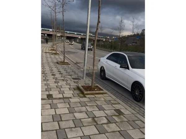 Tirane, jepet me qera shtepi 1+1 Kati 0, 71 m² 500 € (shkoze)