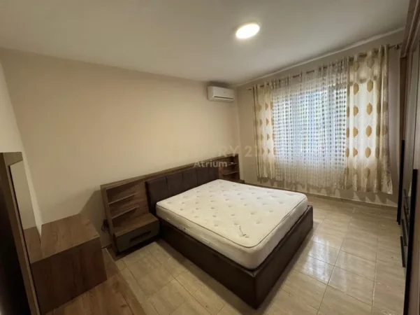 Tirane, jepet me qera shtepi 1+1 Kati 0, 71 m² 500 € (shkoze)