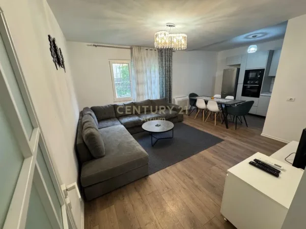 Tirane, jepet me qera shtepi 1+1 Kati 0, 71 m² 500 € (shkoze)