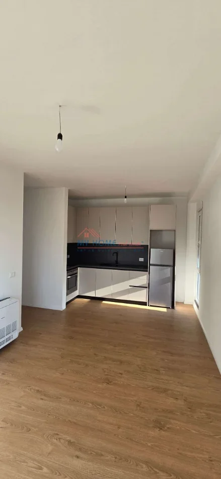Tirane, jepet me qera zyre Kati 4, 100 m² 650 € (Don Bosko)