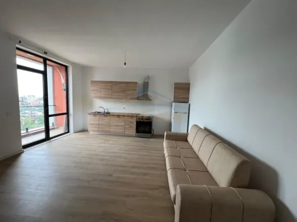 Tirane, jepet me qera apartament 1+1+Ballkon Kati 4, 80 m² 450 € (BULEVARDI I RI ,JORDAN MISJA)
