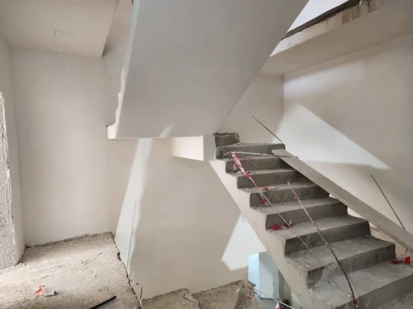 Tirane, shitet apartament 2+1+Aneks+Ballkon Kati 1, 100 m² 