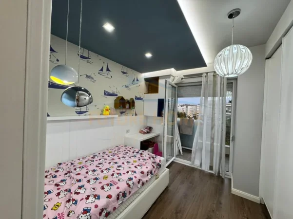 Tirane, shitet apartament 2+1+Ballkon Kati 3, 120 m² 360.000 € (LIQENI I THATE)