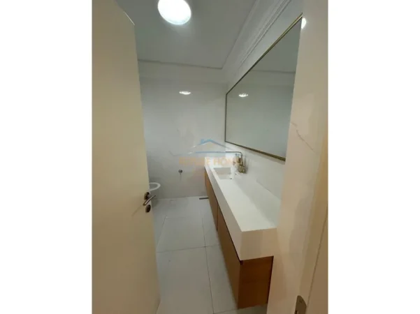 Tirane, jepet me qera ambjent biznesi Kati 2, 130 m² 1.500 € (21 dhjetori)