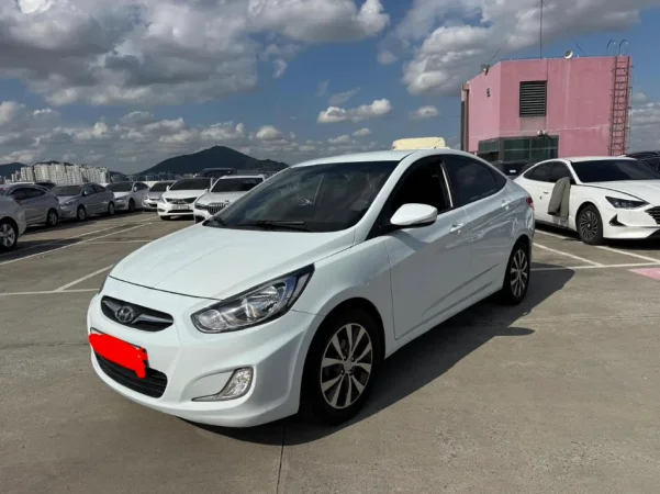 Tirane, shitet makine Hyundai Accent Nafte, e bardhë automatik Kondicioner 203.000 km 5.800 €
