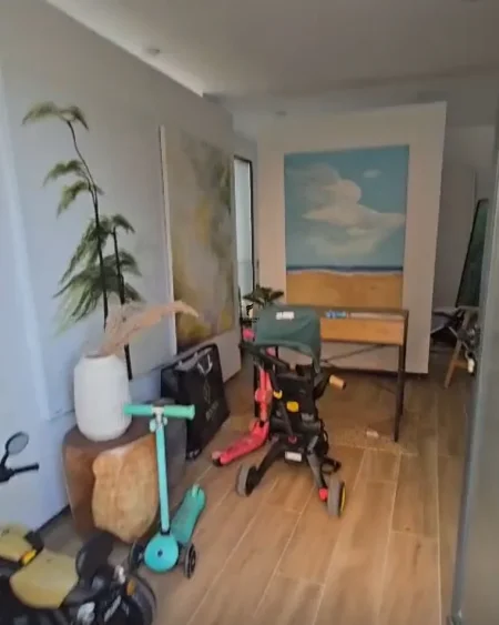 Tirane, jepet me qera zyre Kati 0, 35 m² 400 € (XHAMLLIKU)