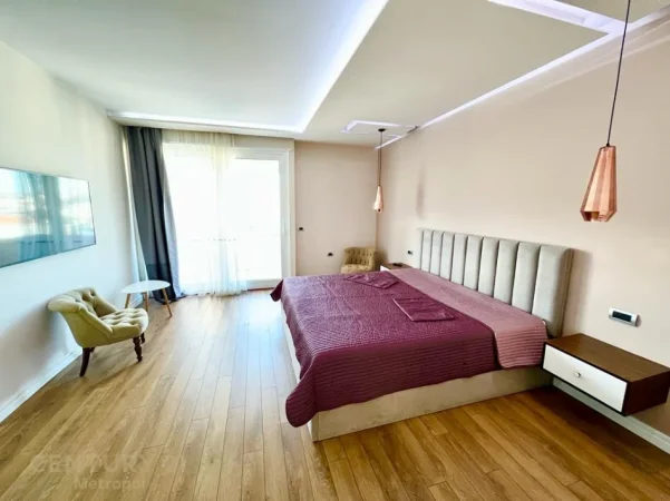 Tirane, shitet apartament 3+1+Ballkon Kati 4, 303 m² 475.000 € (liqeni i thate)
