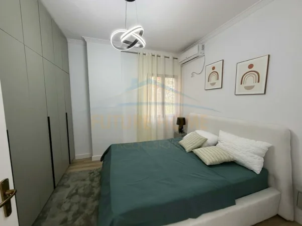 Tirane, shitet apartament 1+1+Ballkon Kati 1, 72 m² 120.000 € (YZBERISHT)