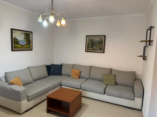 Tirane, jepet me qera apartament 1+1 Kati 5, 65 m² 400 € (Shkolla e bashkuar)