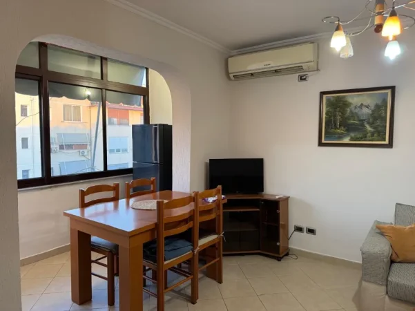 Tirane, jepet me qera apartament 1+1 Kati 5, 65 m² 400 € (Shkolla e bashkuar)