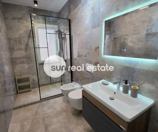 Shkoder, jepet me qera apartament 2+1+Ballkon Kati 3, 108 m² (PREK CALI)