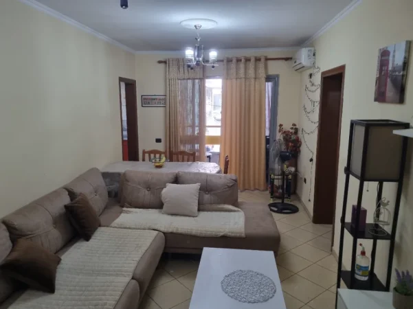 Tirane, jepet me qera apartament 2+1 Kati 2, 108 m² 500 € (pallati me shigjeta , kompleksi delijorgji)