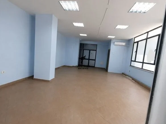 Tirane, jepet me qera zyre Kati 2, 90 m² 650 € (ISH EKSPOZITA)