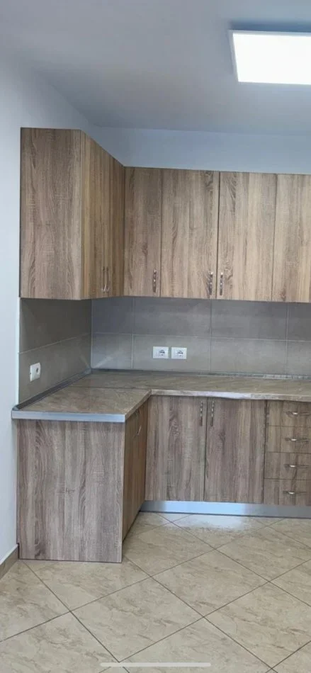 Tirane, jepet me qera apartament 2+1 Kati 2, 128 m² 650 € (rruga e barrikadave)