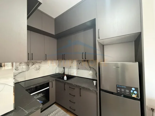 Tirane, jepet me qera apartament 1+1 Kati 5, 64 m² 450 € (Univers City)