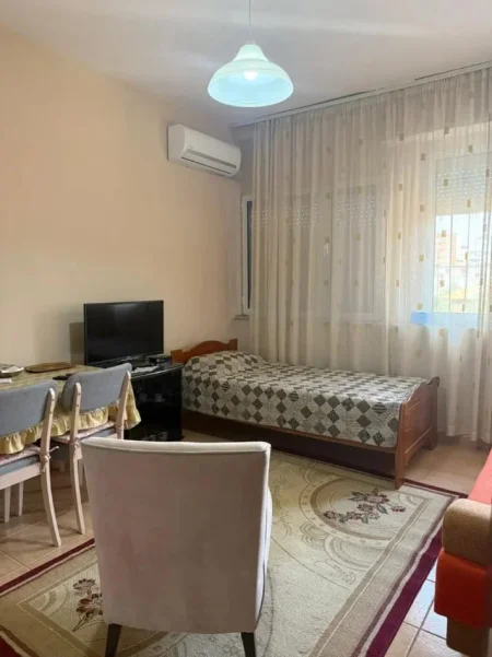 Tirane, jepet me qera garsonier 1+1 Kati 2, 30 m² 400 € (Rr Irfan Tomini)