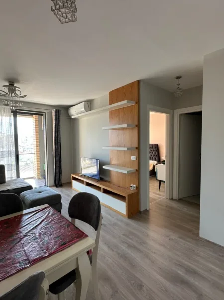 Tirane, jepet me qera apartament 1+1 Kati 3, 45 000 leke (pranë Pediatrise)