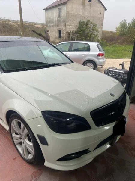 Durres, shes W204 Benzin+Gaz, e bardhë automatik Kondicioner 5.300 €