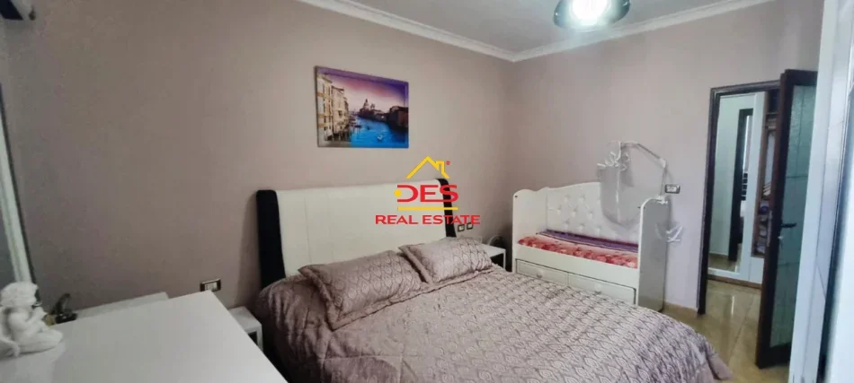 Vlore, jepet me qera apartament 2+1+Ballkon Kati 8, 100 m² 500 € (Rruga Murat Tërbaçi)