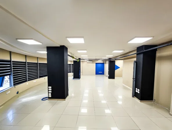 Tirane, jepet me qera ambjent biznesi Kati 5, 300 m² 2.800 € (Rruga e Dibres, Afer Selvise)