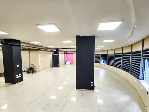 Tirane, jepet me qera ambjent biznesi Kati 5, 300 m² 2.800 € (Rruga e Dibres, Afer Selvise)