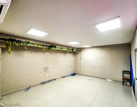 Tirane, jepet me qera ambjent biznesi Kati 5, 300 m² 2.800 € (Rruga e Dibres, Afer Selvise)