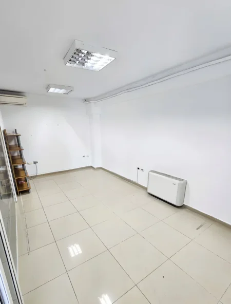 Tirane, jepet me qera ambjent biznesi Kati 5, 300 m² 2.800 € (Rruga e Dibres, Afer Selvise)