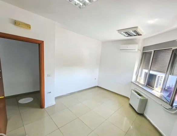 Tirane, jepet me qera ambjent biznesi Kati 5, 300 m² 2.800 € (Rruga e Dibres, Afer Selvise)