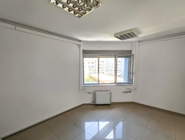 Tirane, jepet me qera ambjent biznesi Kati 5, 300 m² 2.800 € (Rruga e Dibres, Afer Selvise)