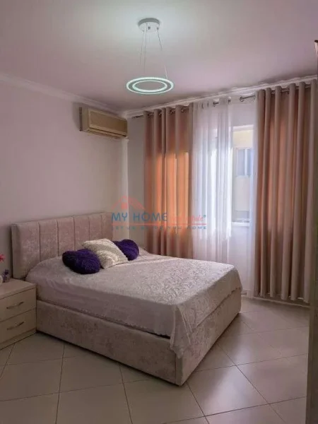 Tirane, jepet me qera garsonier 1+1 Kati 4, 40 m² 500 € (Rruga e Kavajes)