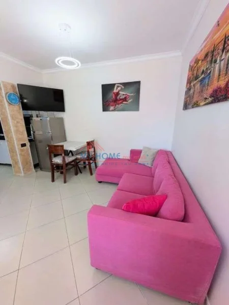 Tirane, jepet me qera garsonier 1+1 Kati 4, 40 m² 500 € (Rruga e Kavajes)