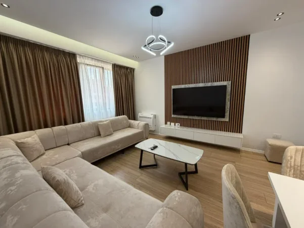 Tirane, jepet me qera apartament 1+1 Kati 5, 