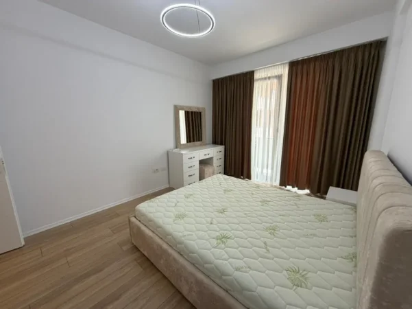 Tirane, jepet me qera apartament 1+1 Kati 5, 