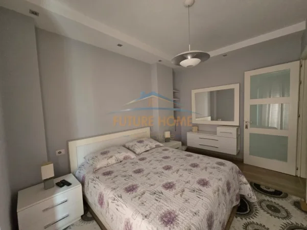 Tirane, jepet me qera apartament 2+1+Ballkon Kati 4, 75 m² 600 € (Rruga Frosina Plaku)