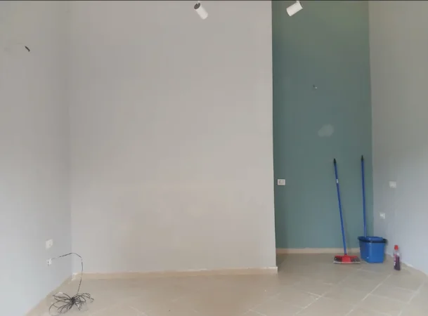 Tirane, jepet me qera dyqan Kati 0, 25 m² 350 € (Rruga Fortuzi)