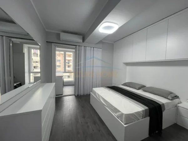 Tirane, jepet me qera apartament 2+1+PARKIM , Kati 4, 76 m² 900 € (USLUGA , Stacioni i Trenit)