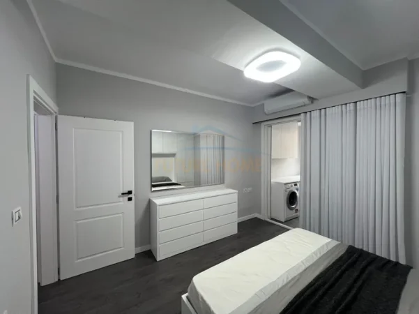Tirane, jepet me qera apartament 2+1+PARKIM , Kati 4, 76 m² 900 € (USLUGA , Stacioni i Trenit)