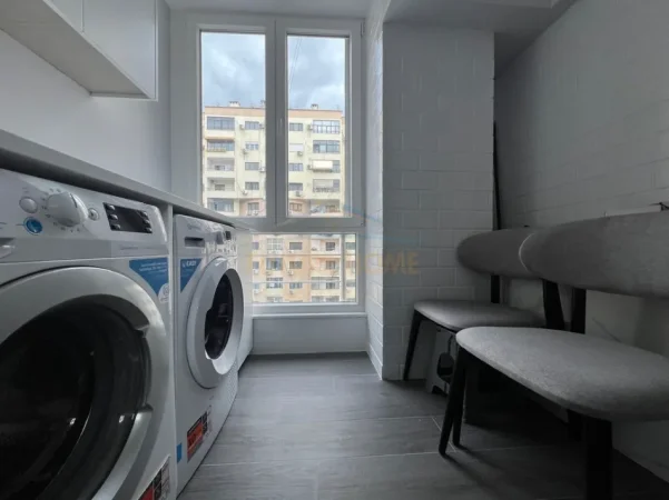 Tirane, jepet me qera apartament 2+1+PARKIM , Kati 4, 76 m² 900 € (USLUGA , Stacioni i Trenit)