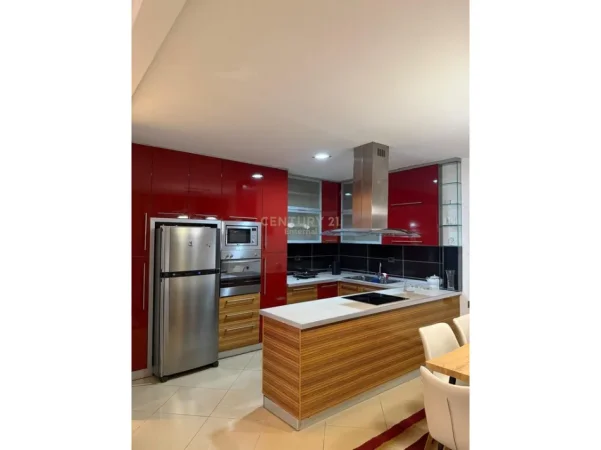 Tirane, jepet me qera 2+1 Kati 2, 132 m² 1.000 € (Bllok)