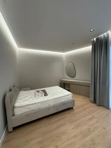 Tirane, jepet me qera Vile 3 Katshe Kati 0, 225 m² 4.499 € (liqeni i thate)