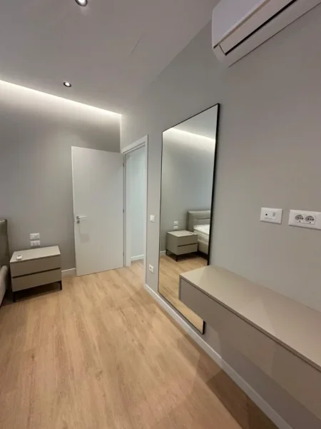 Tirane, jepet me qera Vile 3 Katshe Kati 0, 225 m² 4.499 € (liqeni i thate)