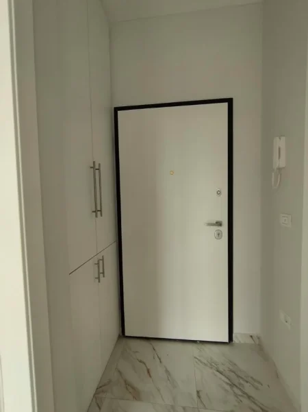 Tirane, jepet me qera apartament 1+1+Ballkon Kati 3, 70 m² 400 € (Tv Klan)
