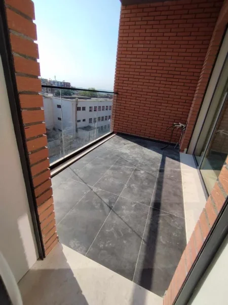 Tirane, jepet me qera apartament 1+1+Ballkon Kati 3, 70 m² 400 € (Tv Klan)