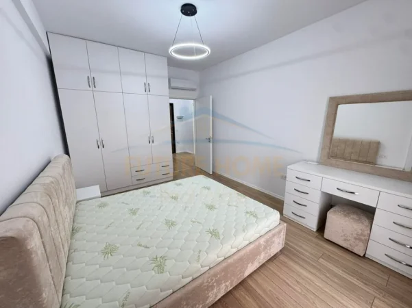 Tirane, jepet me qera apartament 1+1+Ballkon Kati 4, 75 m² 550 € (Urban Gate)